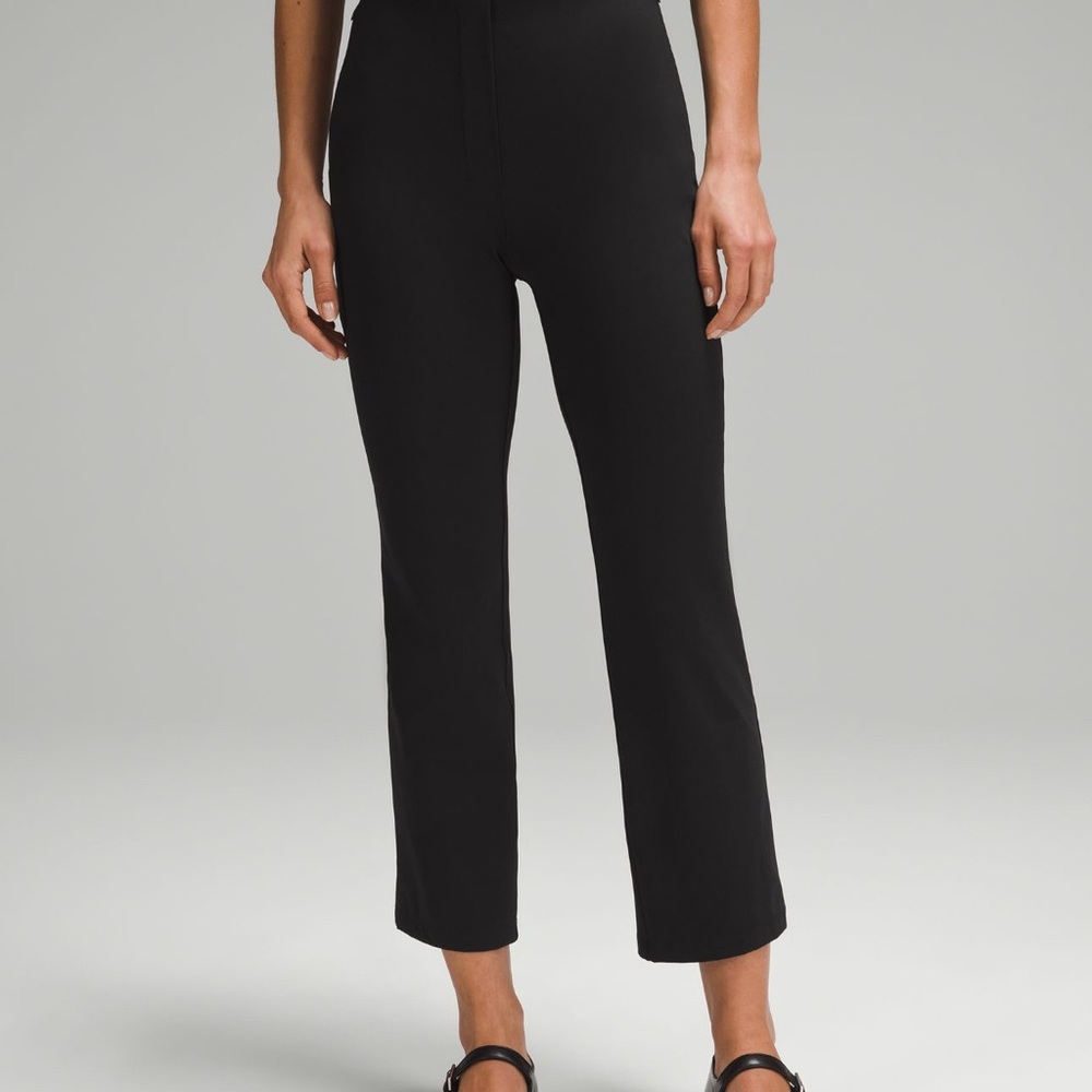 NWT: Lululemon Cropped Pant